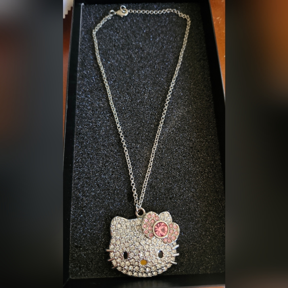 Hello Kitty Necklace - Picture 5 of 6